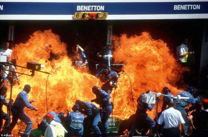 5. 1994 German Grand Prix: Jos Verstappen may mắn thoát chết với chỉ một vết bỏng nhẹ trên mũi khi chiếc xe F1 của anh rò rỉ xăng và phát nổ ở pit stop.